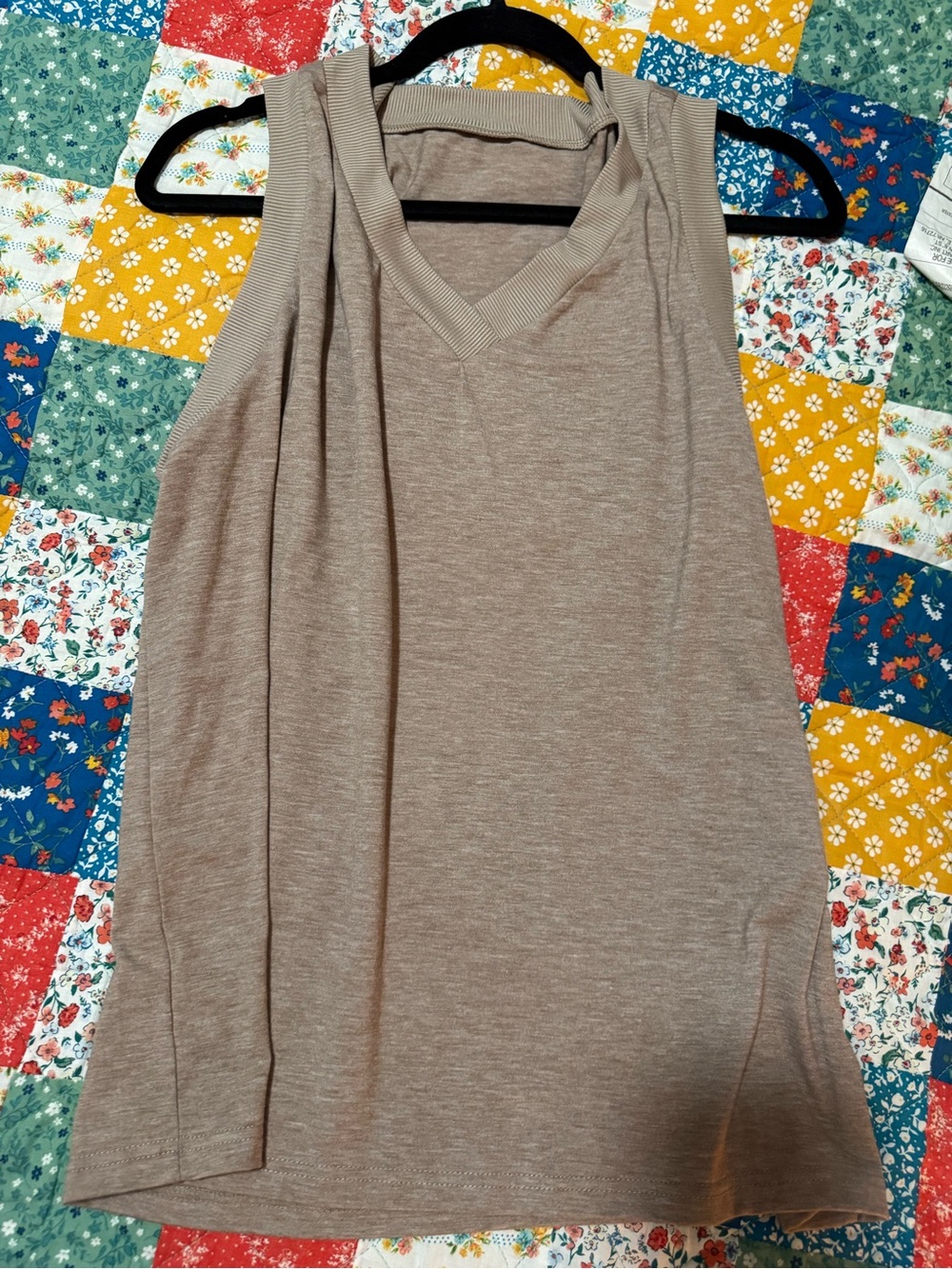 Sleeveless V-Neck Women's Tank Top - Taupe
